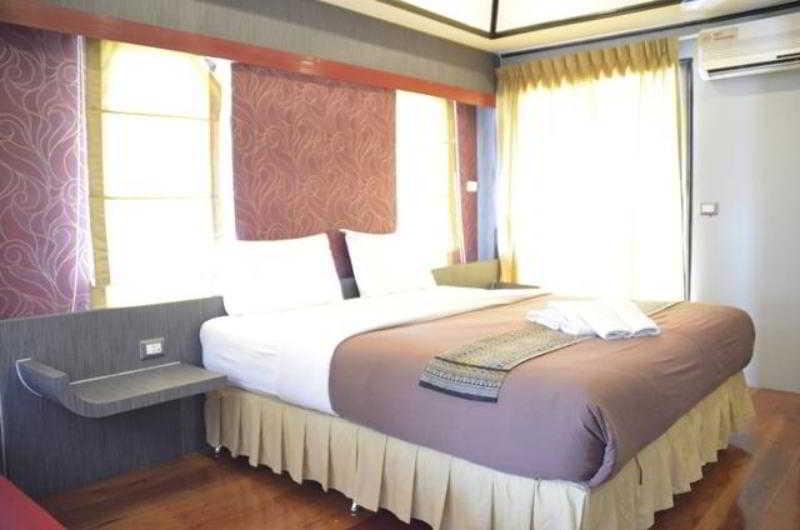 Hotel Baan Chalelarn à HHQ Extérieur photo