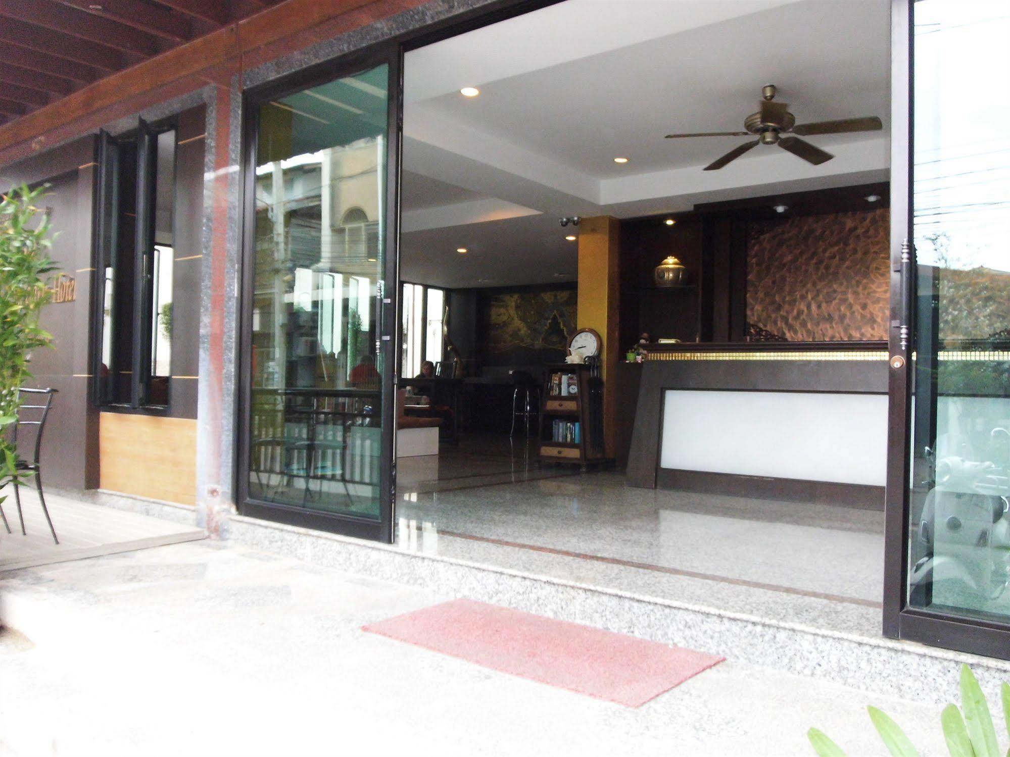 Hotel Baan Chalelarn à HHQ Extérieur photo