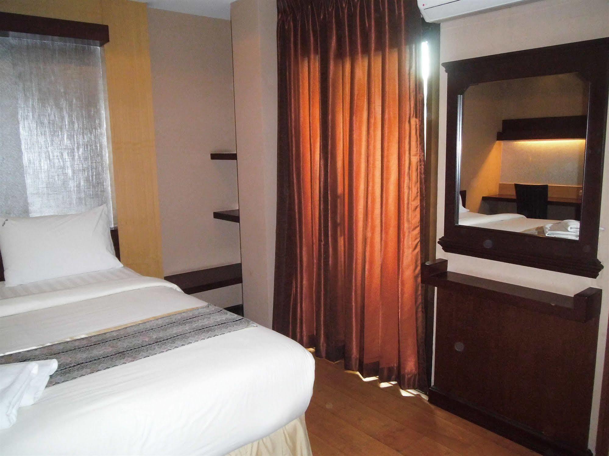 Hotel Baan Chalelarn à HHQ Extérieur photo