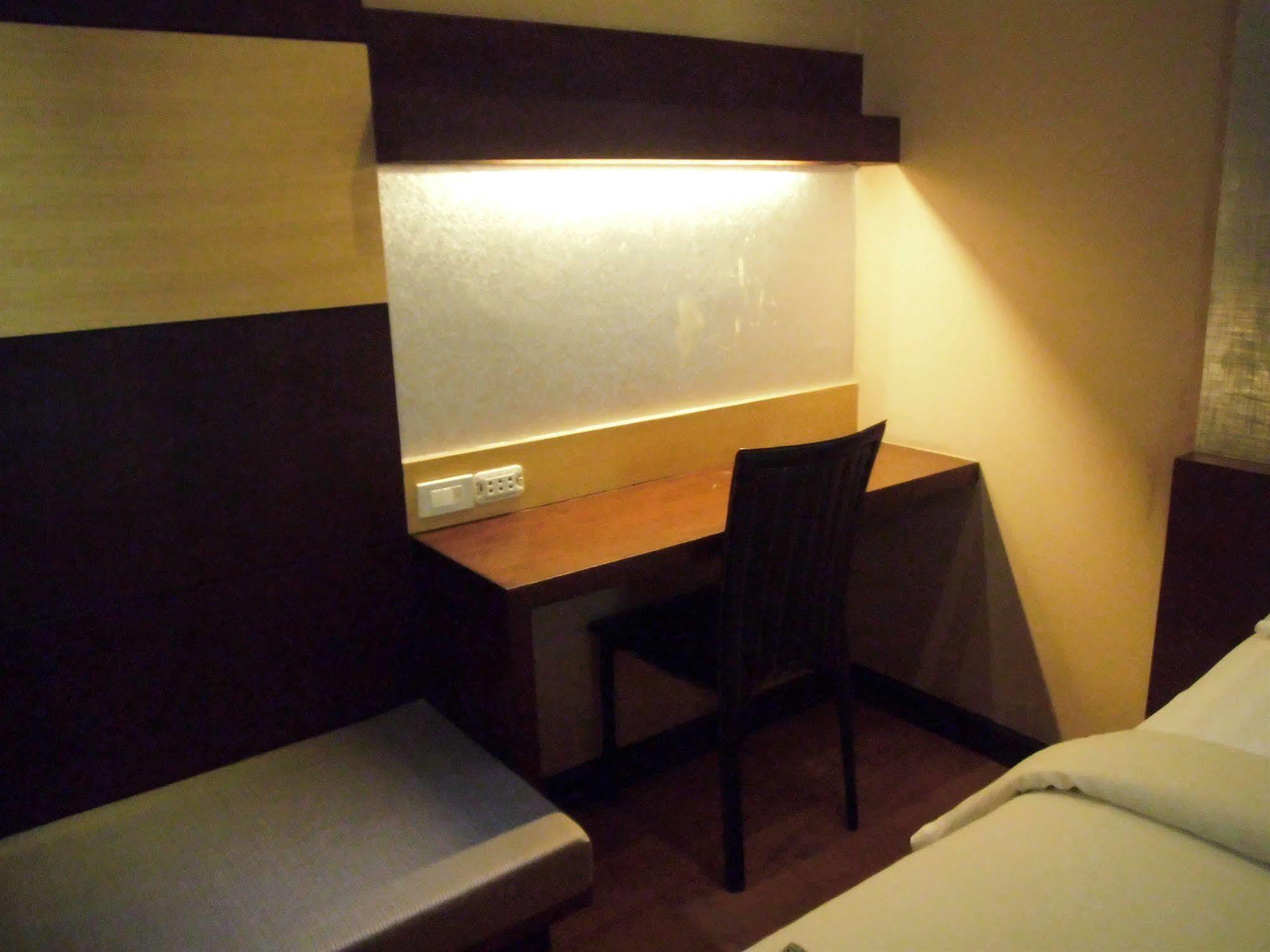 Hotel Baan Chalelarn à HHQ Extérieur photo