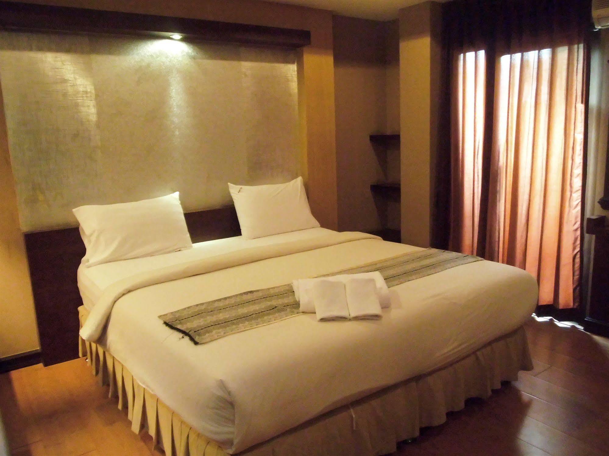Hotel Baan Chalelarn à HHQ Extérieur photo