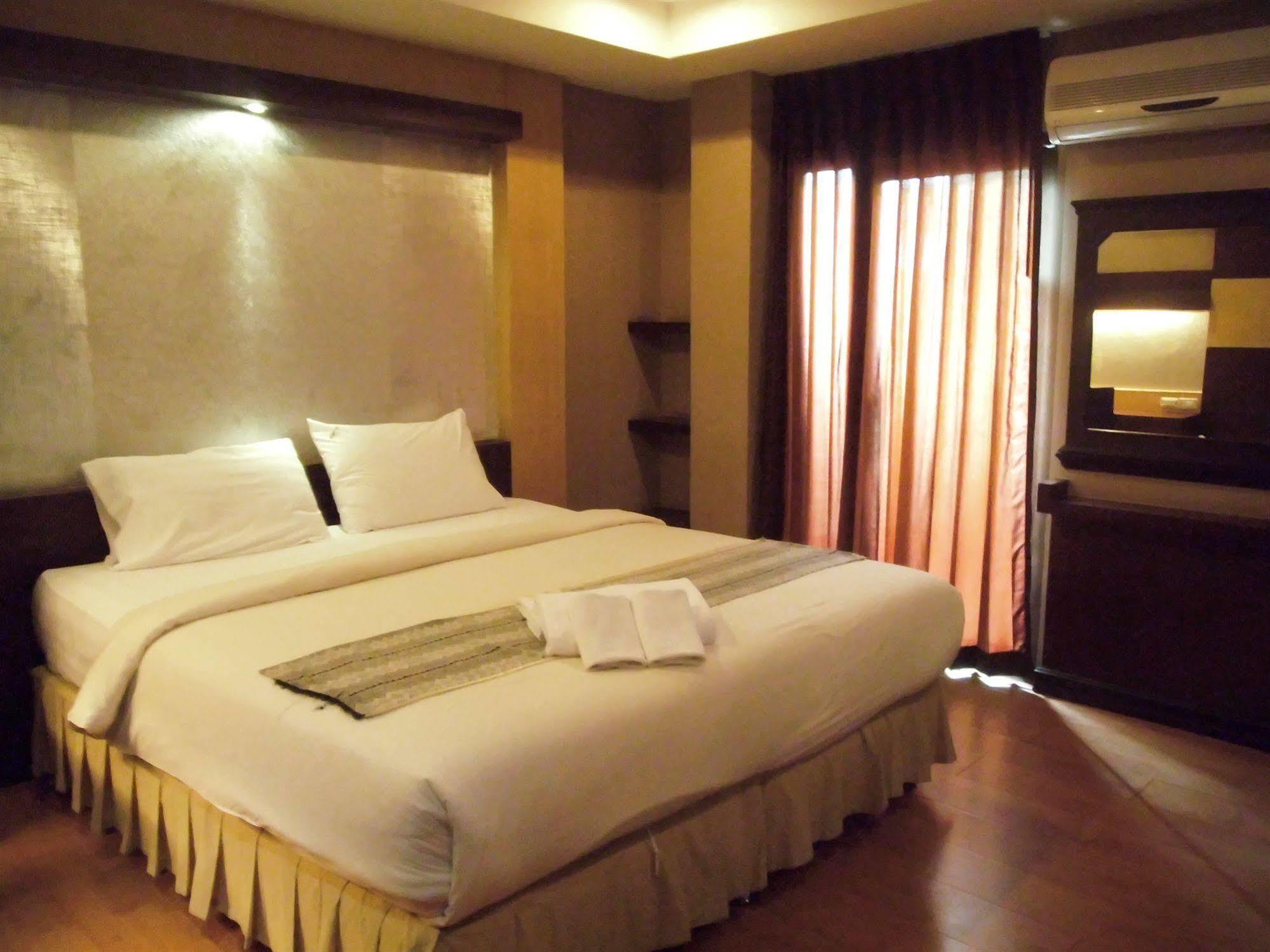 Hotel Baan Chalelarn à HHQ Extérieur photo