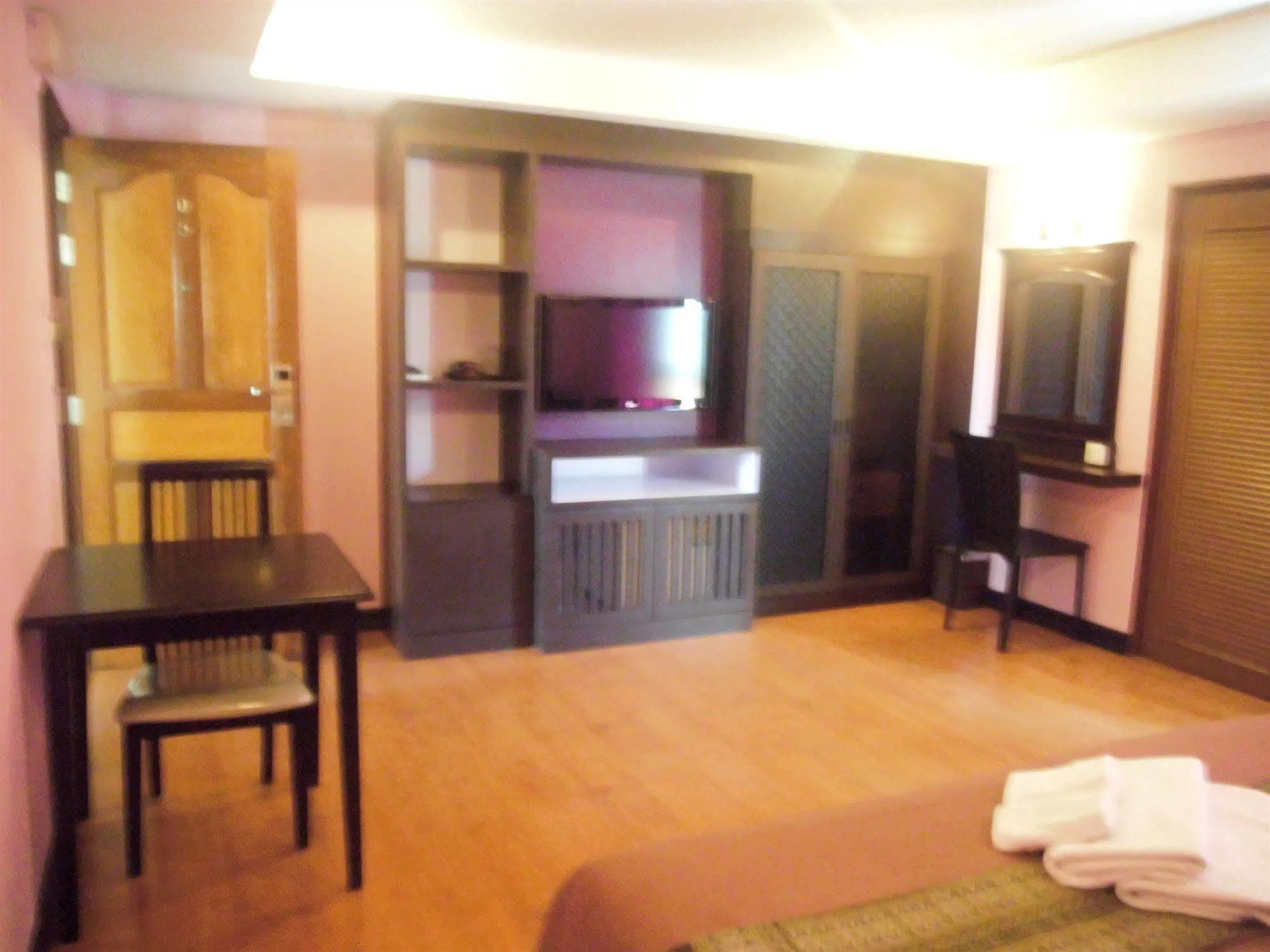 Hotel Baan Chalelarn à HHQ Extérieur photo