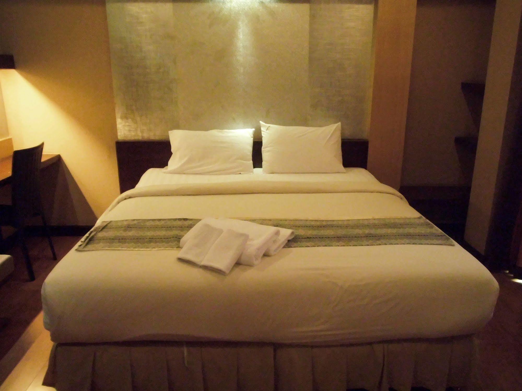Hotel Baan Chalelarn à HHQ Extérieur photo