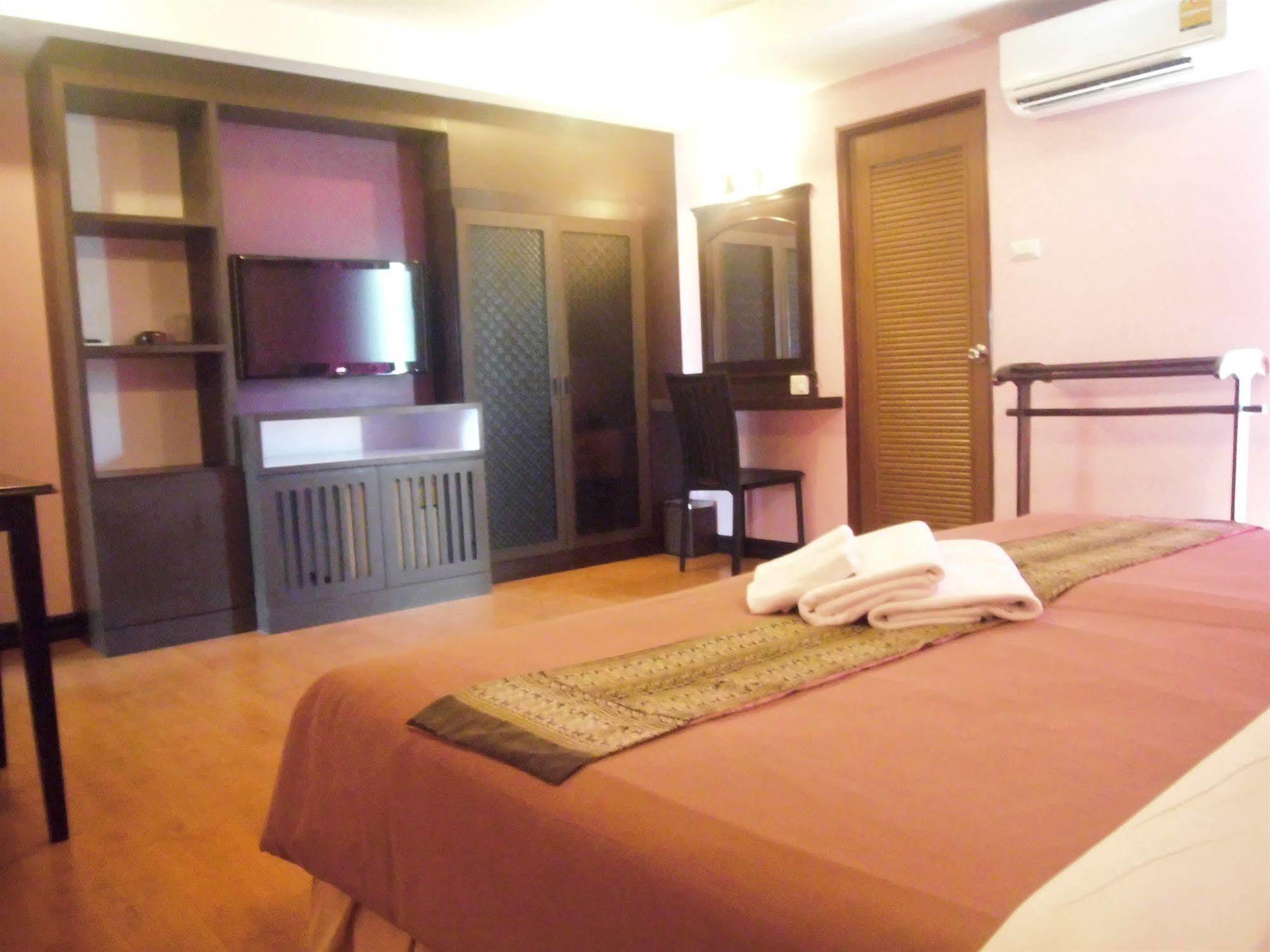 Hotel Baan Chalelarn à HHQ Extérieur photo